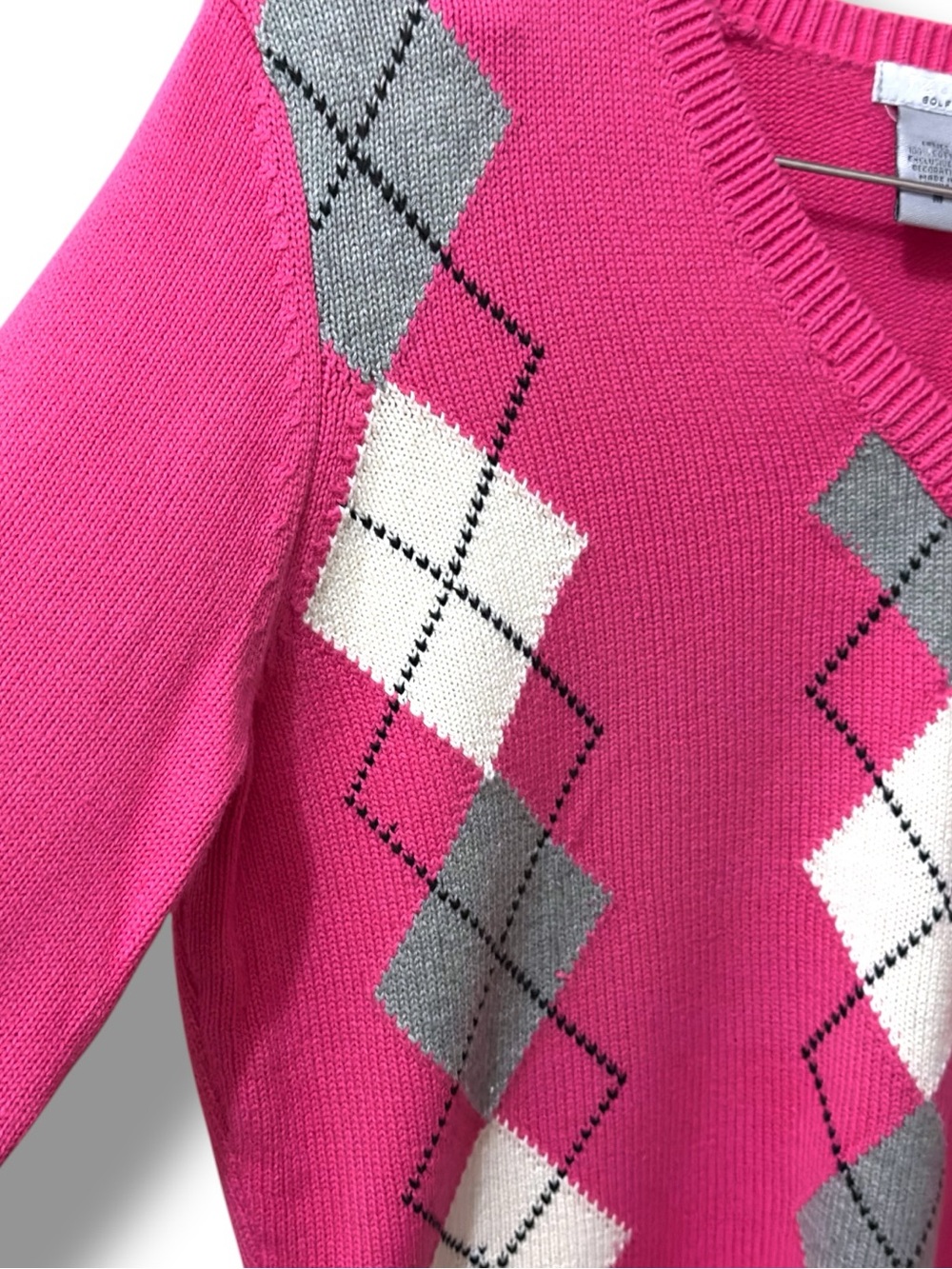 IZOD Golf | VTG Y2K 100% Cotton Women's Hot Pink White Argyle V-Neck Sweater(M) - Picture 6 of 14